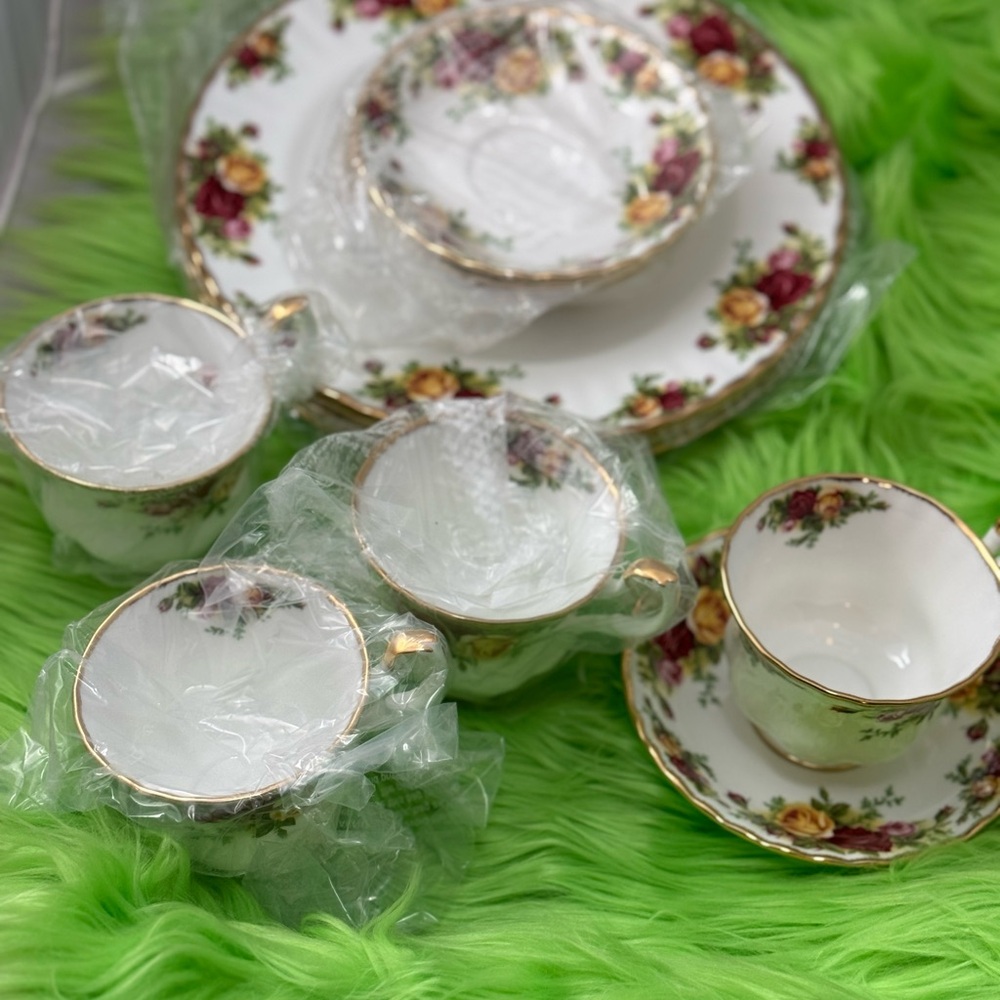 Royal Albert Old Country Roses Dinnerware 12pc set